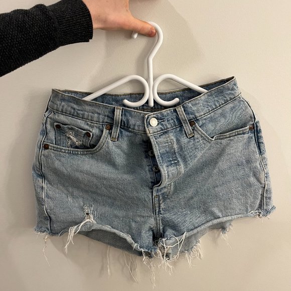 Distressed demin vintage levi shorts - Picture 1 of 3